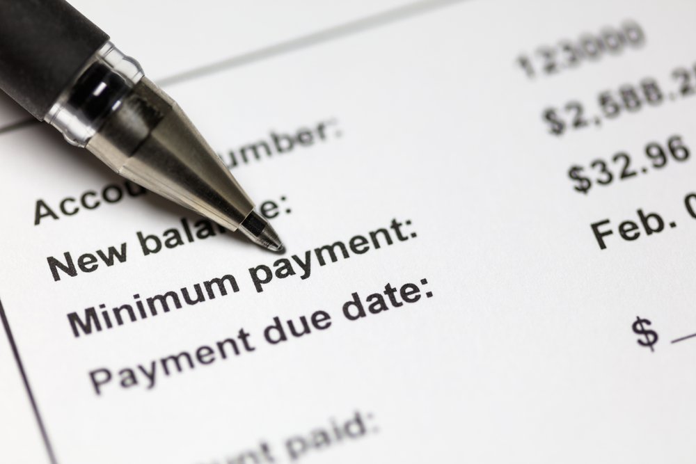 How do Minimum Credit Card Payments Impact a Credit Score?